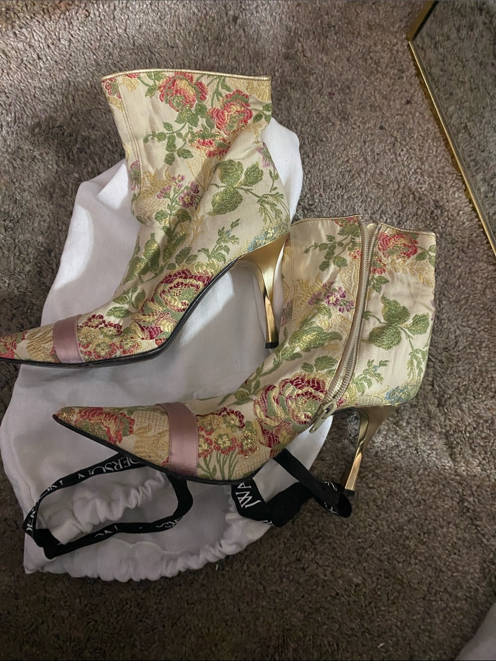 Floral Jacquard Pointed-Toe Ankle Boots in Cream and Gold CASaDEL